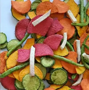 Aperitivos de verduras fritas al vacío a baja temperatura con ajo